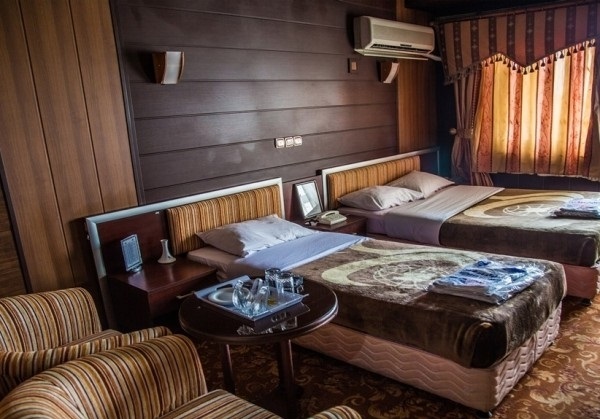 اتاق سه تخته هتل جهانگردی دلوار بوشهر